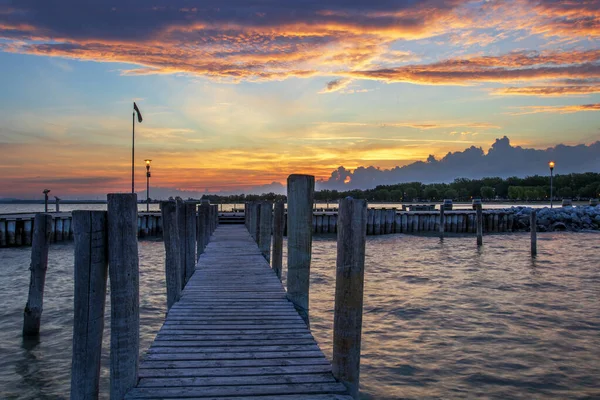 Wooden Pier Leading Lake Lake Neusiedl Podersdorf Austria Background Dramatic — Stock Photo, Image