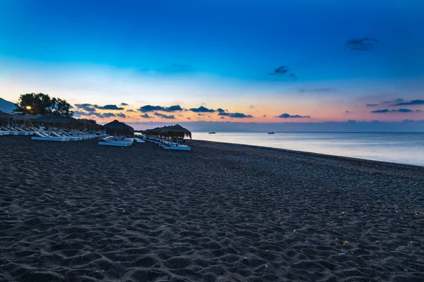 Perivolos Strand Auf Der Insel Santorin Griechenland Bei Sonnenaufgang Der — Stockfoto