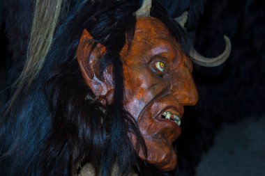Çek Cumhuriyeti 'ndeki geçit töreninde Krampus' u kötüledi.