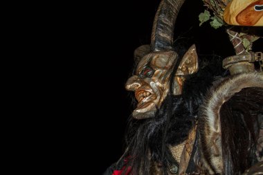 Çek Cumhuriyeti 'ndeki geçit töreninde Krampus' u kötüledi.