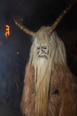 Çek Cumhuriyeti 'ndeki geçit töreninde Krampus' u kötüledi.