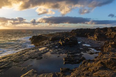 Büyük Kanarya 'nın doğu kıyısında, anakaranın ve okyanusun sınırında ilginç bir jeolojik oluşum. İspanya El Bufadero