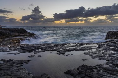 Büyük Kanarya 'nın doğu kıyısında, anakaranın ve okyanusun sınırında ilginç bir jeolojik oluşum. İspanya El Bufadero