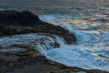 Büyük Kanarya 'nın doğu kıyısında, anakaranın ve okyanusun sınırında ilginç bir jeolojik oluşum. İspanya El Bufadero