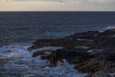 Büyük Kanarya 'nın doğu kıyısında, anakaranın ve okyanusun sınırında ilginç bir jeolojik oluşum. İspanya El Bufadero