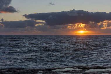 Büyük Kanarya 'nın doğu kıyısında, anakaranın ve okyanusun sınırında ilginç bir jeolojik oluşum. İspanya El Bufadero