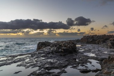 Büyük Kanarya 'nın doğu kıyısında, anakaranın ve okyanusun sınırında ilginç bir jeolojik oluşum. İspanya El Bufadero