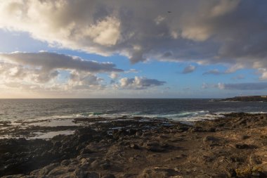 Büyük Kanarya 'nın doğu kıyısında, anakaranın ve okyanusun sınırında ilginç bir jeolojik oluşum. İspanya El Bufadero