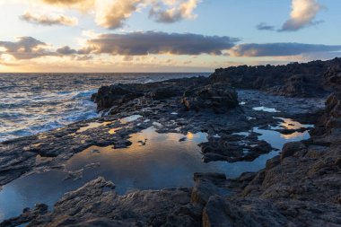Büyük Kanarya 'nın doğu kıyısında, anakaranın ve okyanusun sınırında ilginç bir jeolojik oluşum. İspanya El Bufadero
