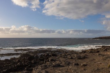 Büyük Kanarya 'nın doğu kıyısında, anakaranın ve okyanusun sınırında ilginç bir jeolojik oluşum. İspanya El Bufadero