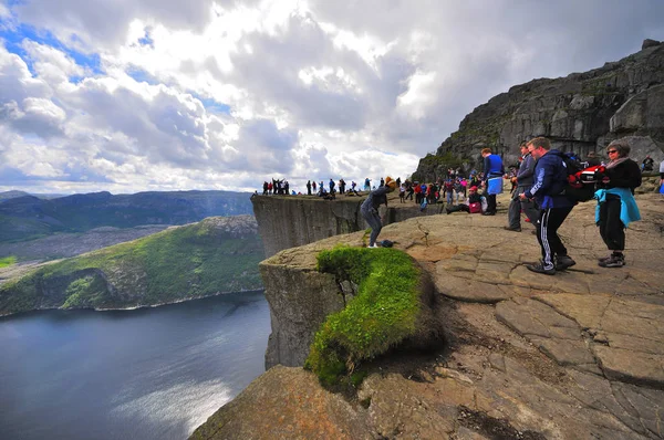 Лисецк Норвегия Июнь 2017 Туристы Посещающие Называемую Кафедру Северном Восточном — стоковое фото