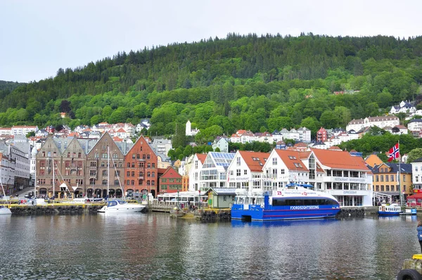 Bergen, Norveç-Haziran 6, Norveç Hansa ilçe m, adera ve renklerini bir dünya mirası alanı olarak mimarisi için göze çarpan 2017