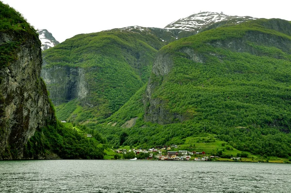 Sognefjord Fjord Protéká Slavného Města Flam Známý Pro Jeho Krajiny — Stock fotografie