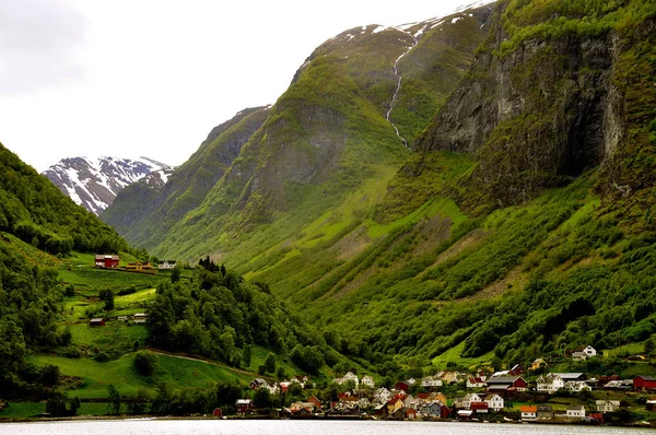 Fiord Sognefjord Biegnie Przez Słynnego Miasta Flam Słynie Jego Krajobrazy — Zdjęcie stockowe