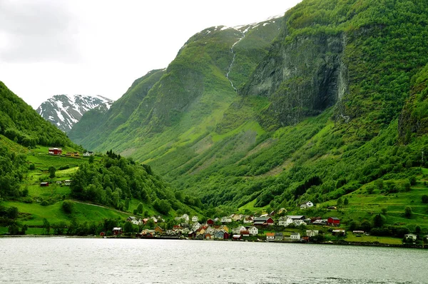 Sognefjord Fjord Protéká Slavného Města Flam Známý Pro Jeho Krajiny — Stock fotografie