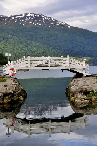 Vistas Del Pueblo Loen Norway Con Fiordo — Foto de Stock