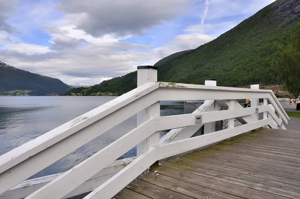 Uitzicht Het Dorp Van Loen Noorwegen Met Fjord — Stockfoto