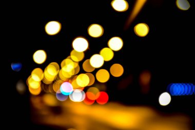 Geceleyin Bokeh sokak lambası.