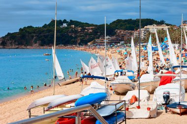 Lloret de mar, İspanya - 08 Ağustos 2011: Lloret de mar plajı.