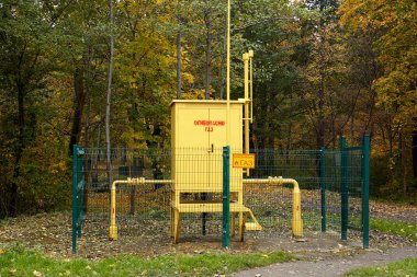 Kaliningrad, Rusya - 10 Ekim 2019: Bir apartmanda gaz dağıtım noktası. Bir apartmanın gazlaştırılması.