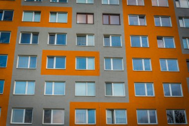 Yüksek modern apartman cephesi. Emlak geçmişi