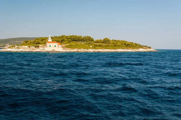 Faro vicino Sucuraj in Croazia — Foto Stock