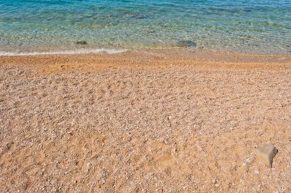 Onde sulla spiaggia di Podgora, Croazia — Foto Stock