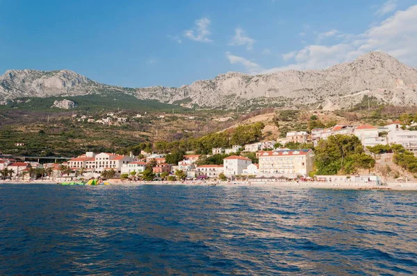Village Podgora med hotell i Kroatien — Stockfoto