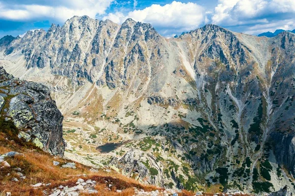 高タトラ山脈、スロバキアの Solisko からの美しい山々 の景色 — ストック写真