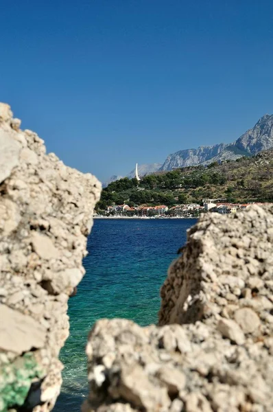 Adriatiska havet på podgora i Kroatien — Stockfoto