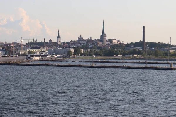 Docks Nel Mar Baltico Con Edifici Storici Della Città Vecchia — Foto Stock
