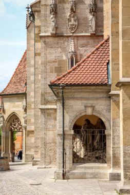 Rothenburg ob der Tabuer, Almanya - 7 Mayıs 2019: Rhothenburg ob der Tauber, Almanya 'da şehir kilisesinin (Stadtkirche) Saint Jakob kenti.