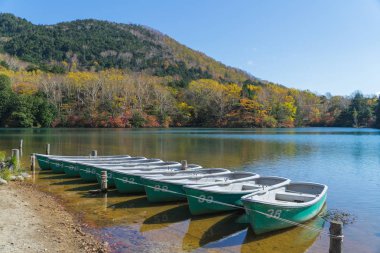 Lake Yunoko sadece Senjogahara marsh kuzeyinde yer alan küçük bir göl ve göl Chuzenji 6 km yönüne hakkında yer. Bu fotoğraf sonbaharda vuruldu.