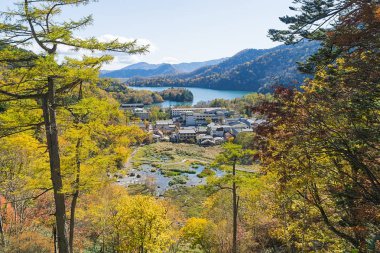 Yumoto Okunikko ve Nikko Milli Parkı parçası arkasında bir küçük kaplıca merkezidir. Şehrin cazip Lake Yunoko yanında yer alır ve ryokan kaplıca banyoları ile ağırlıklı olarak oluşan.