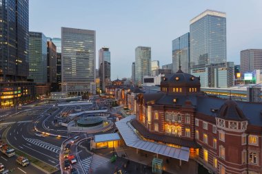 Bu fotoğraf Japonya sermaye şehir olan Tokyo şehrinden vuruldu. Tokyo dünya ama de en güzel büyük ve yoğun şehirde biridir. Japonlar da güzel.