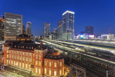 Bu fotoğraf Japonya sermaye şehir olan Tokyo şehrinden vuruldu. Tokyo dünya ama de en güzel büyük ve yoğun şehirde biridir. Japonlar da güzel.