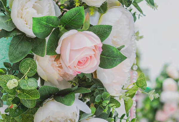 Yapay çiçek dekorasyonu 