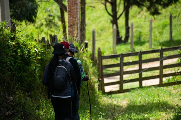 Caminantes pasin 'i yeniden denize açıyor. 