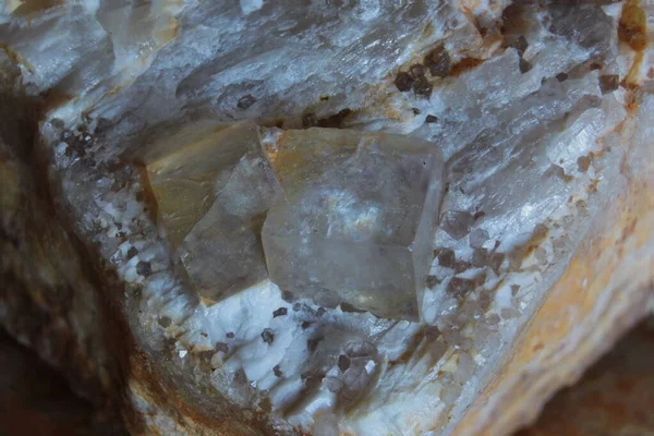 Makro krystalu z kalcitu, původní velikost je 5 mm — Stock fotografie