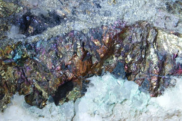 Makro chalkopyrit, také nazývané měděný pyrit nebo Kupferkies — Stock fotografie