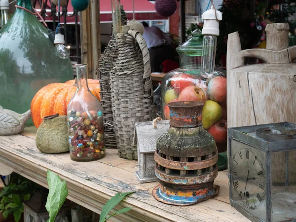 Decorative Vintage Stuff Flea Market Store Shop Bottles Clocks Lamps — Stock Photo, Image