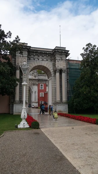 Istanbul Turkije September 2018 Gates Onder Restauratieproces Het Dolmabahce Paleis — Stockfoto