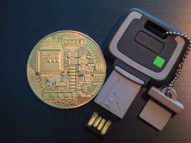 kripto para birimi para serucity cüzdan usb stick ile flash sürücü iki faktörlü kimlik doğrulama, biyometrik koruma ve güçlü şifreleme. düz yatıyordu closeup makro çekim