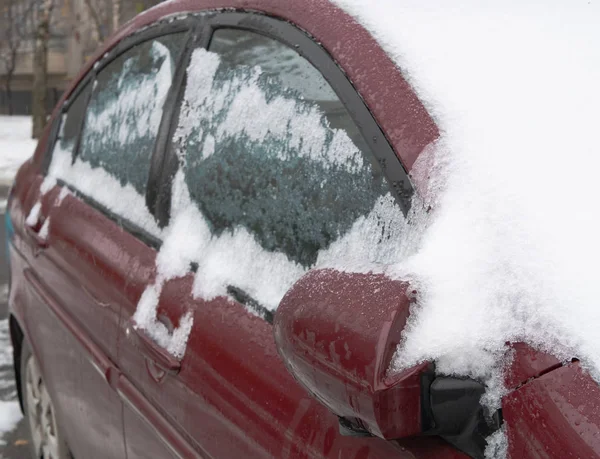Janelas Geladas Congeladas Carro Cobertas Com Neve Foco Seletivo Espelho — Fotografia de Stock