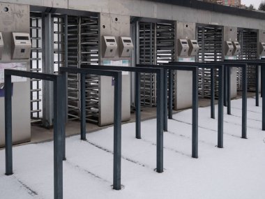 boş güvenlik giriş ile turnike metro, stadyum çarpın. Açık Kış vurdu