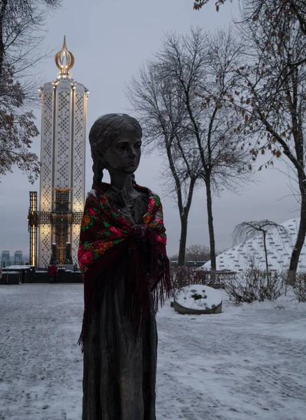 Monument Van Meisje Houdt Van Tarwe Spikelet Symbool Van Holodomor — Stockfoto