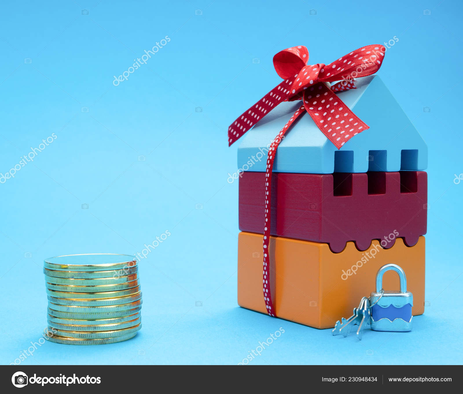 Stapel Von Goldmunzen Der Nahe Von Kleinkind Spielzeug Haus Und