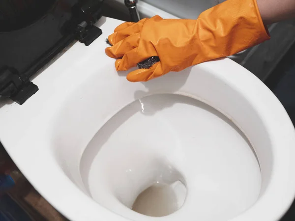 Trabalho Sujo Para Migrantes Ilegais Limpeza Banheiros Trabalho Mal Remunerado — Fotografia de Stock