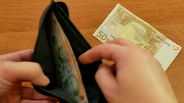 Gros Plan Homme Sortir Lei Roumain Son Portefeuille Noir Mettre — Video