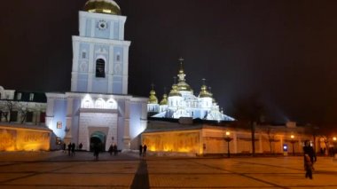 Kiev, Ukrayna - 30 Aralık 2018: Gece hala görüntüleri St. Michael'ın Golden-Domed Manastırı Katedrali